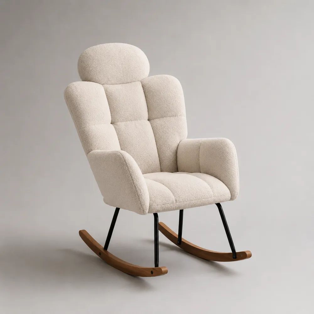 Poltrona a dondolo in bouclé bianco crema con schienale alto e slitte in legno, 72 × 92 × 105 cm